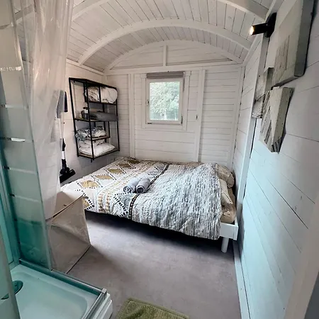 La Roulotte De Papou - 2 Adultes & 1 Enfant * Frasnes-lez-Anvaing